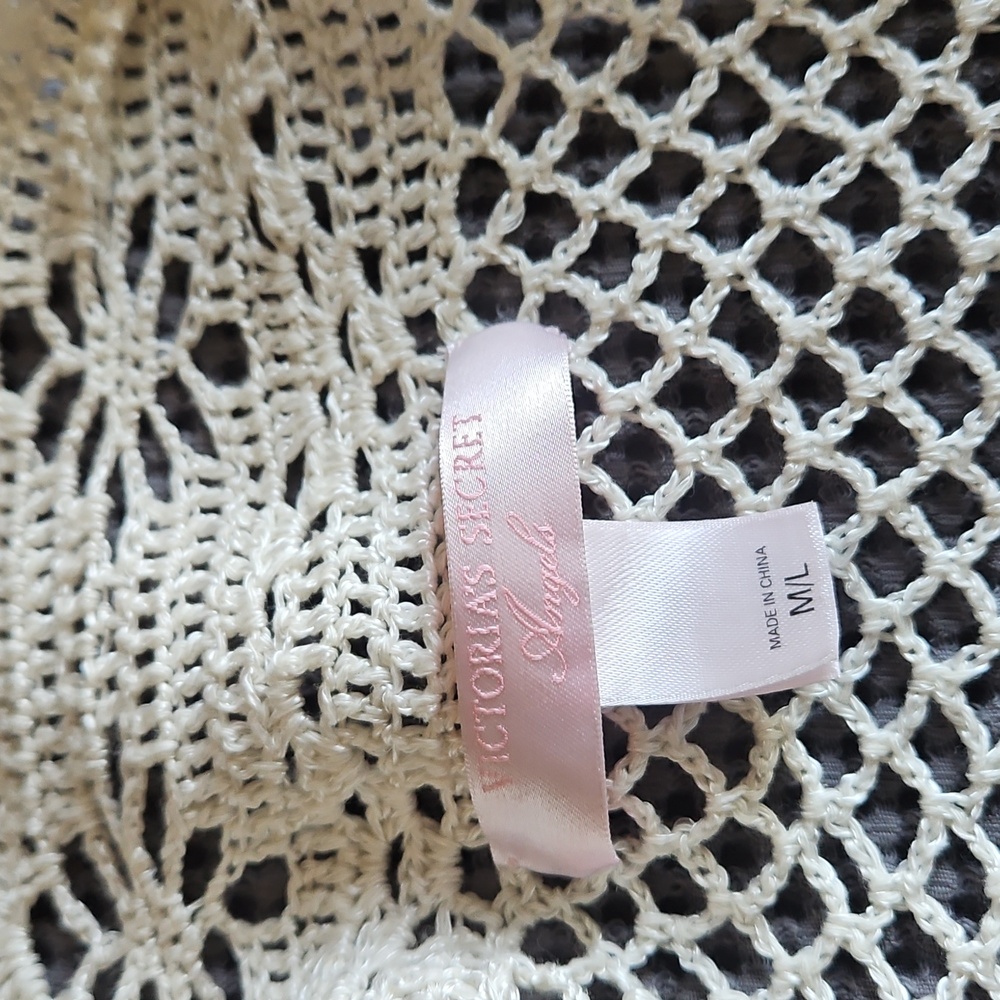 Victoria's Secret Cream Cable Knit Shrug - Picture 10 of 13